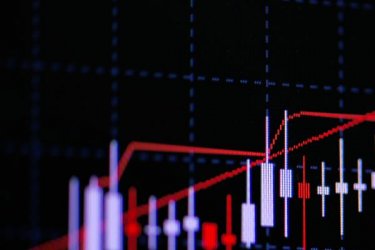 A股市场今日仍然双双低开，沪深两市成交总额较前日减少412亿元