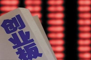 三大指数持续下行，创业板指一度跌至2592.42点，失守2600点关口