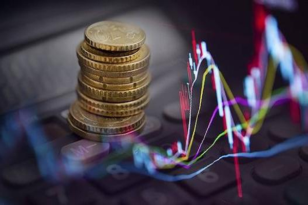 A股三大指数持续增长，白酒、饮料制造板块涨幅快速