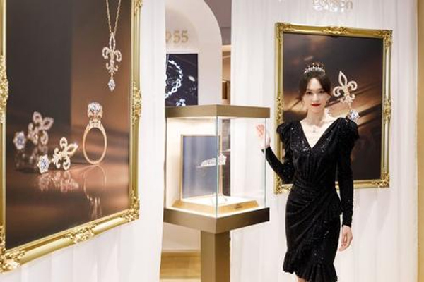 沪市珠宝董事涉嫌职务侵占被调查,公司及时履行信息披露义务